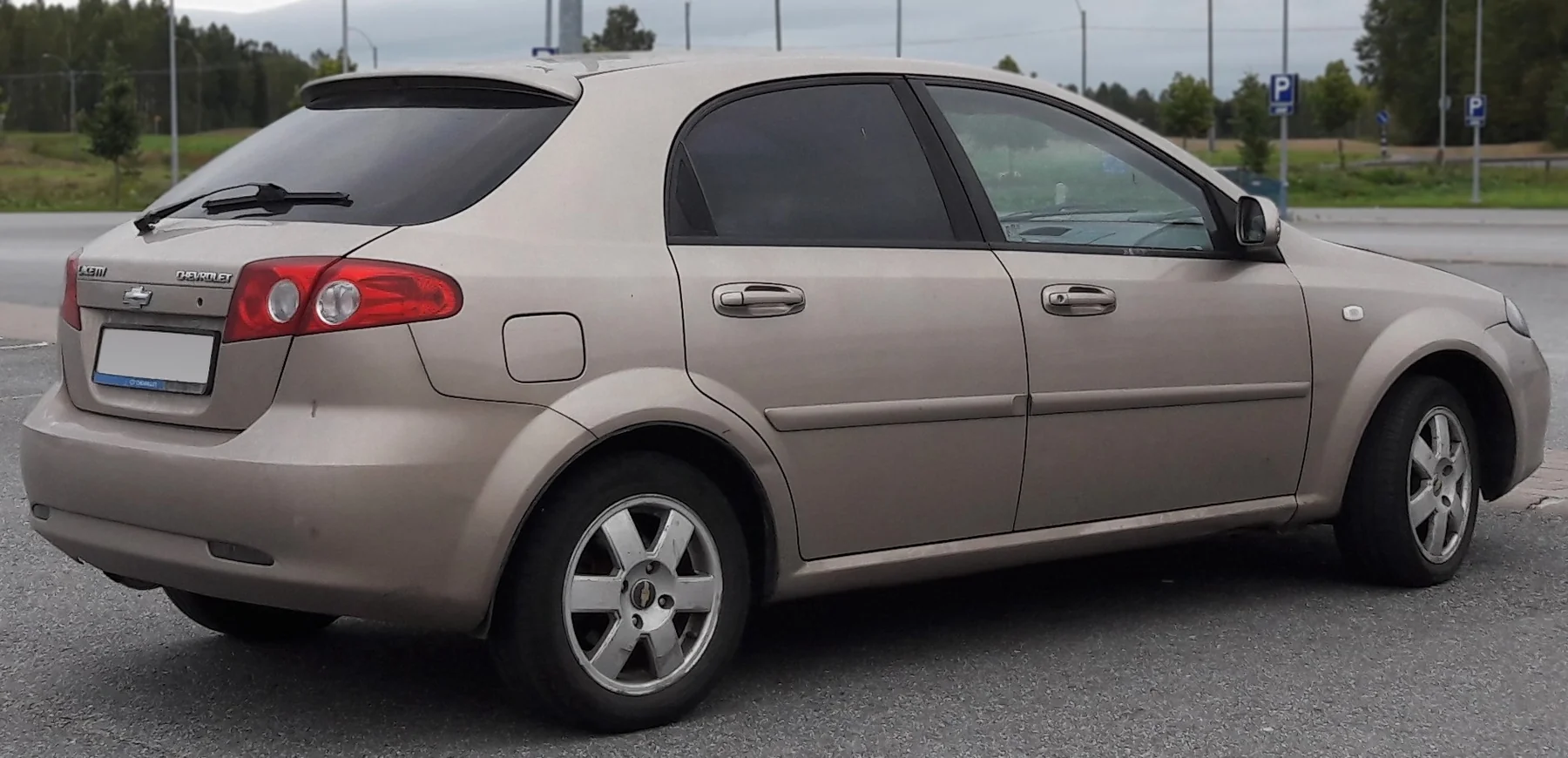 Chevrolet Lacetti J200 хэтчбек, вид сбоку-сзади