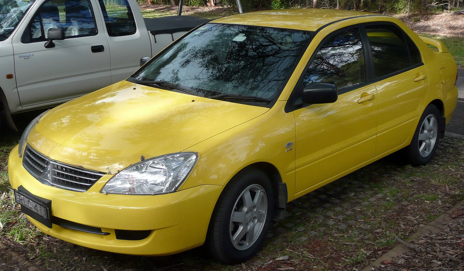 Mitsubishi Lancer IX седан, вид спереди сбоку