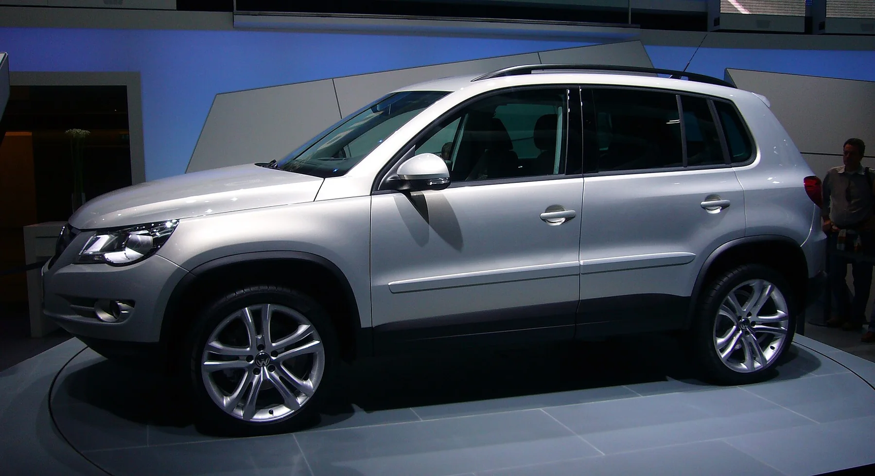 Volkswagen Tiguan первого поколения, вид сбоку
