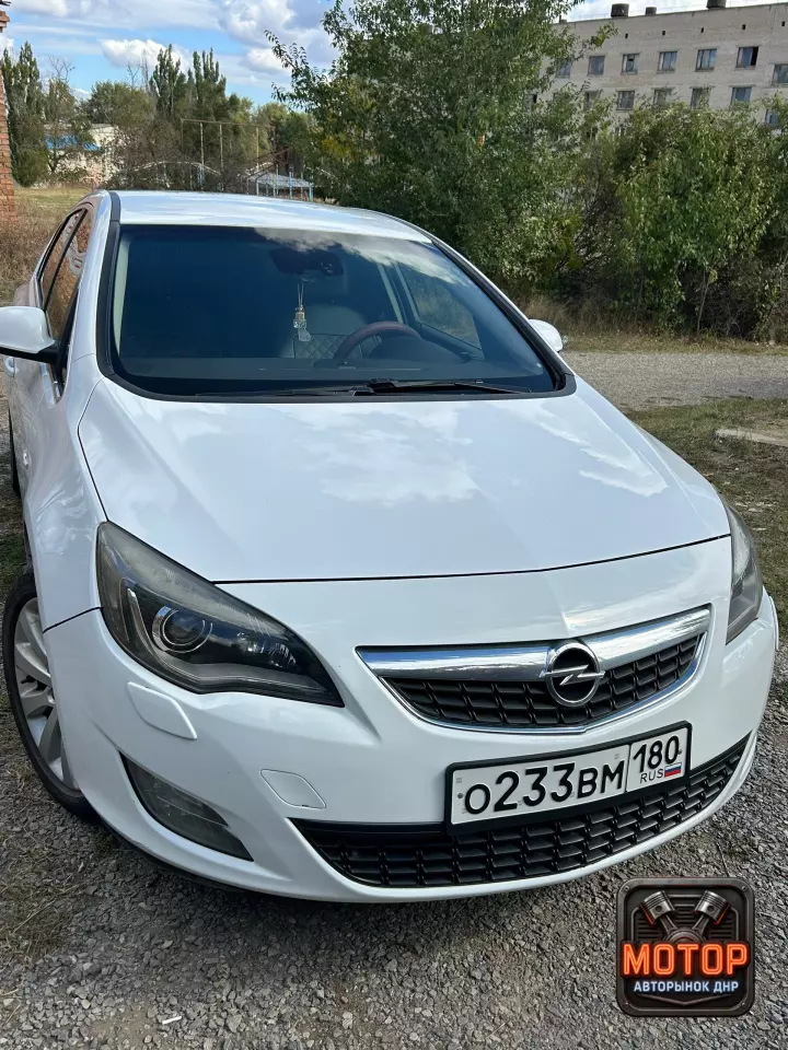 Opel Astra, 2011