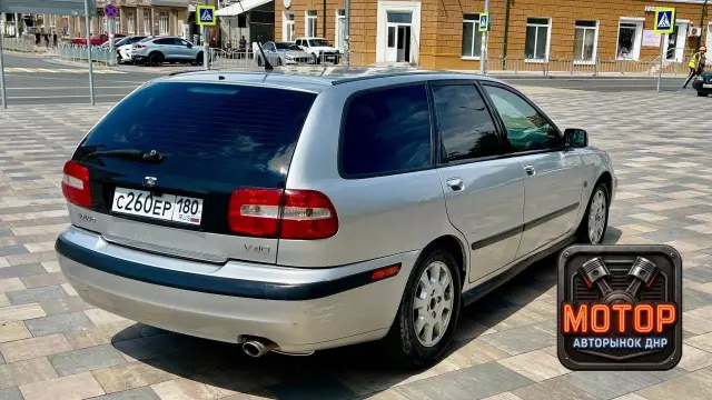 Volvo V40, 2002